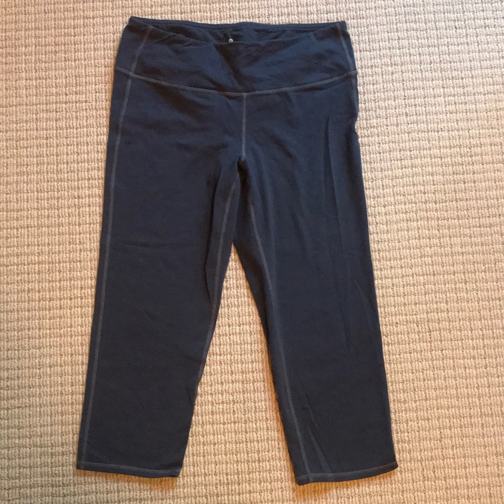 Gray Athleta Cropped Yoga Pants